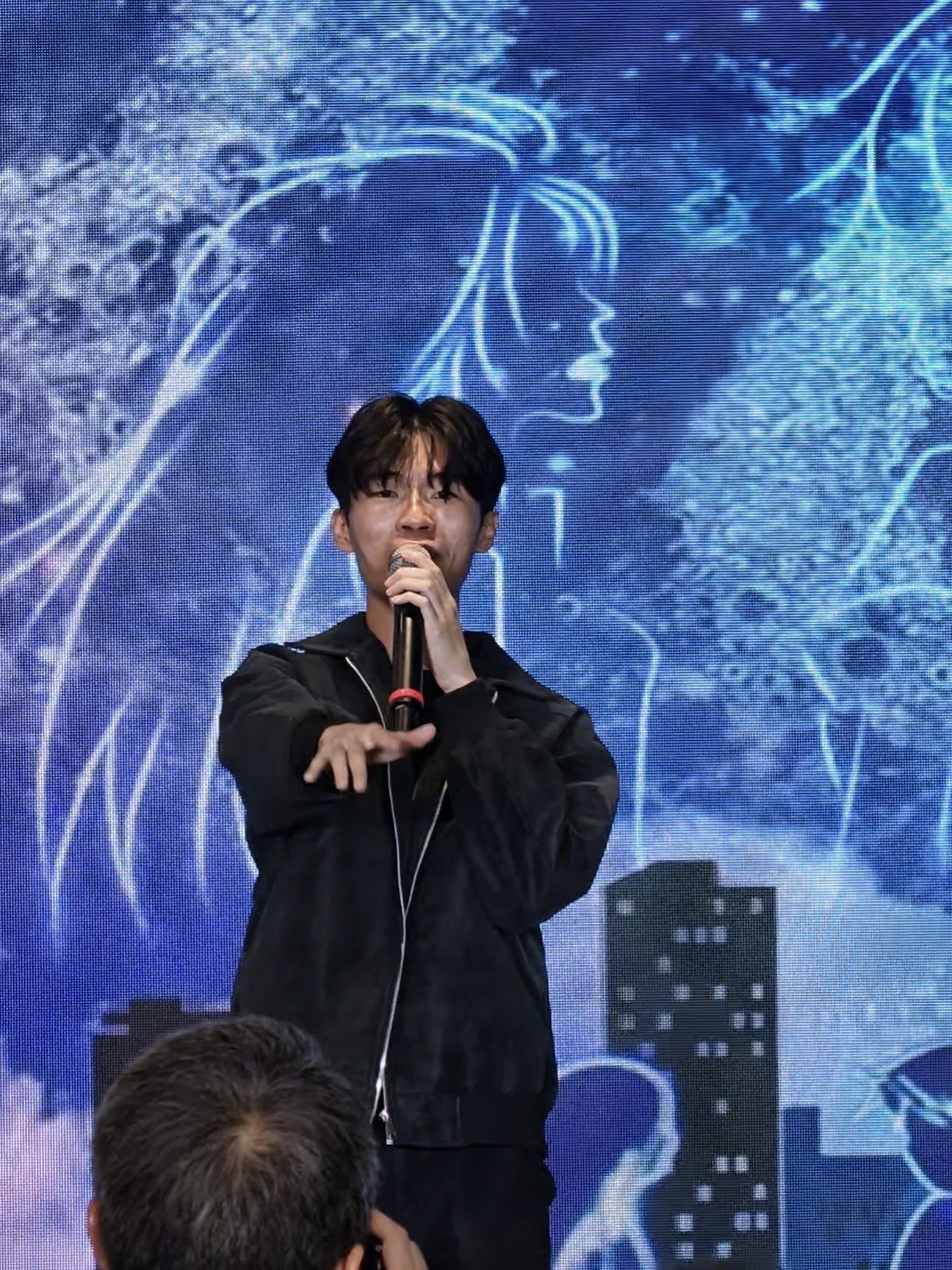 Junoz performing with mic