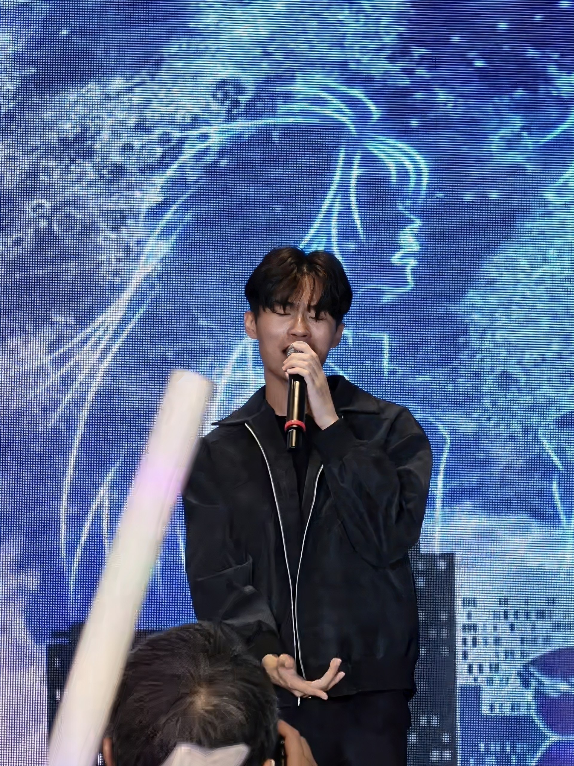 Junoz singing with eyes closed